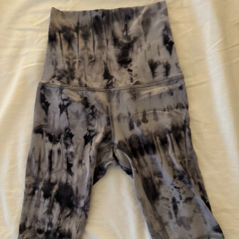 Lululemon Women's Grey and Black Shorts
